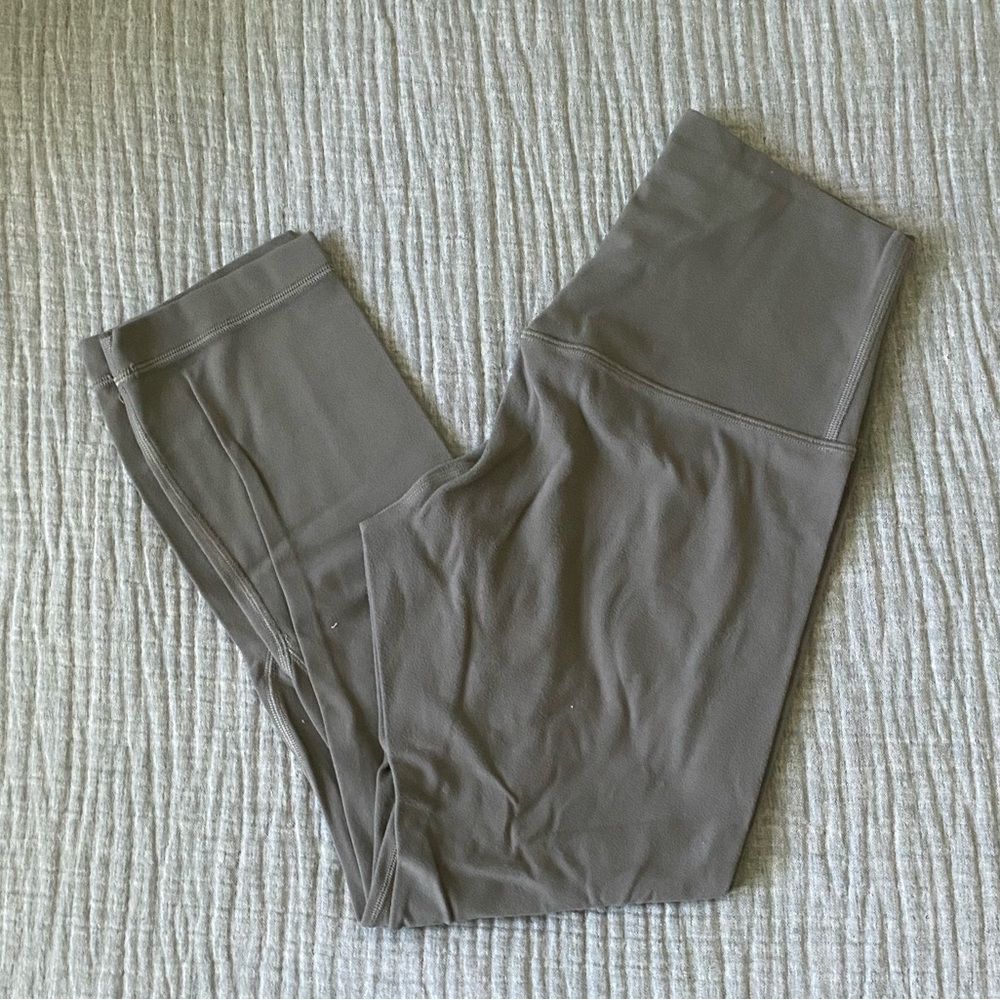 Lulu lemon cropped aligns